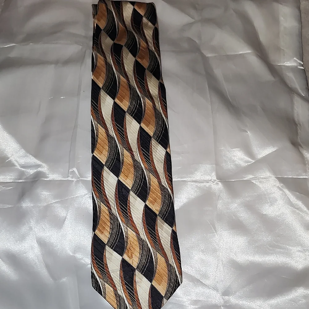 Covington Geometric Black and Brown Silk Tie - Picture 1 of 3